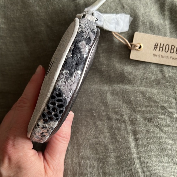 Hobo Revolve Bag - Picture 3 of 4